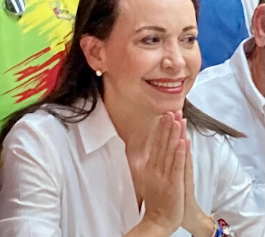 Felicidade, Maria Machado! Gratulerer, Maria Machado!