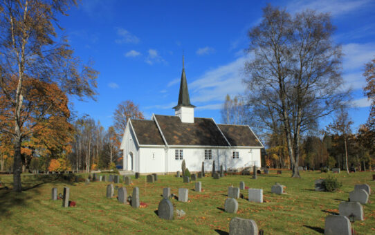 Mulig kristenfobi bak påtenning av kirke i Nannestad